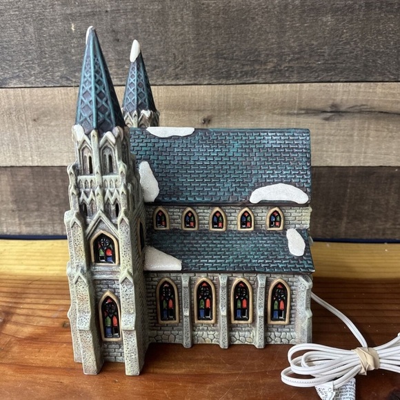 Holiday Time 2004 Village Collectible Lighted Cathedral Church New - Picture 8 of 9